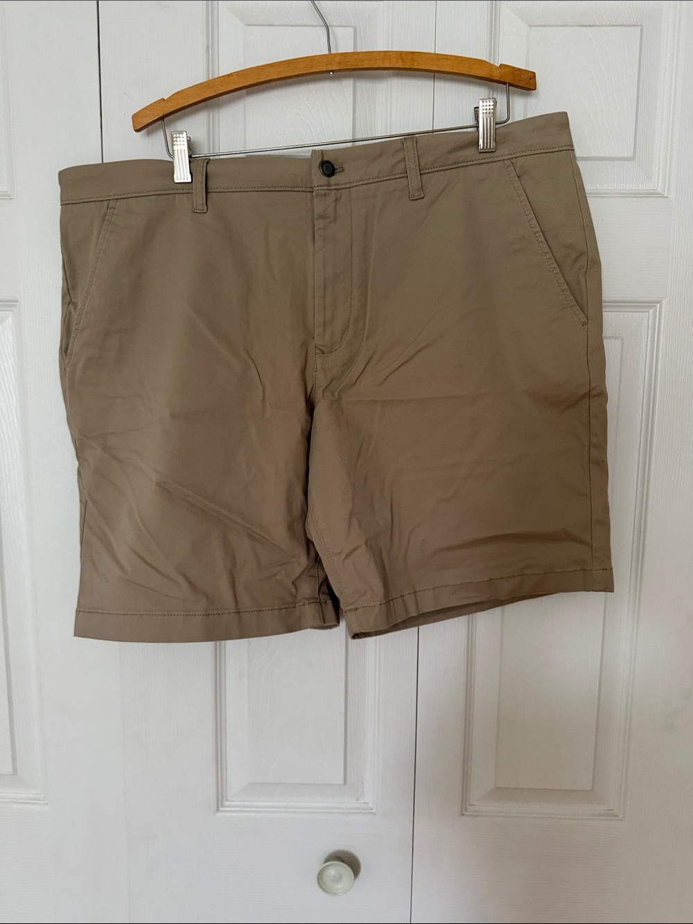 NWT Men's Classic Stretch Chino Shorts - Tan
